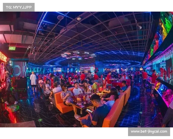 天空一号航空主题高球体验跨界融合新潮场景引领年轻群体娱乐新风潮