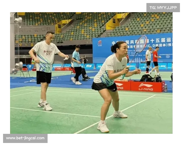 湖北荆州羽毛球选手汪少兰跨省参赛展现实力 助力商洛赛事精彩纷呈