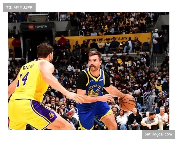 勇士99-105不敌湖人遭遇主场失利 詹姆斯20分7篮板10助攻全能发挥